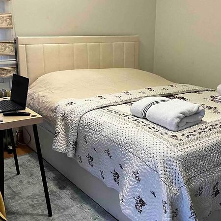 Charming Private Guest House Enfield Esterno foto