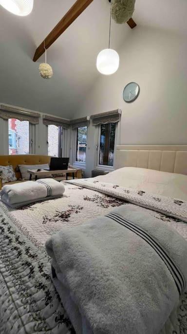 Charming Private Guest House Enfield Esterno foto