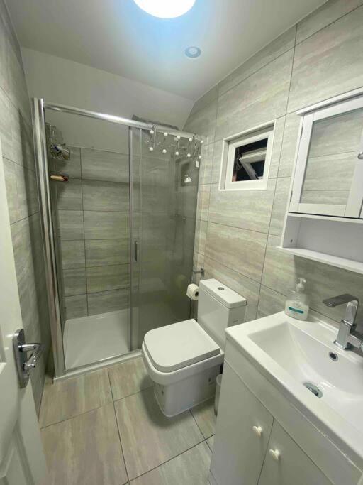 Charming Private Guest House Enfield Esterno foto